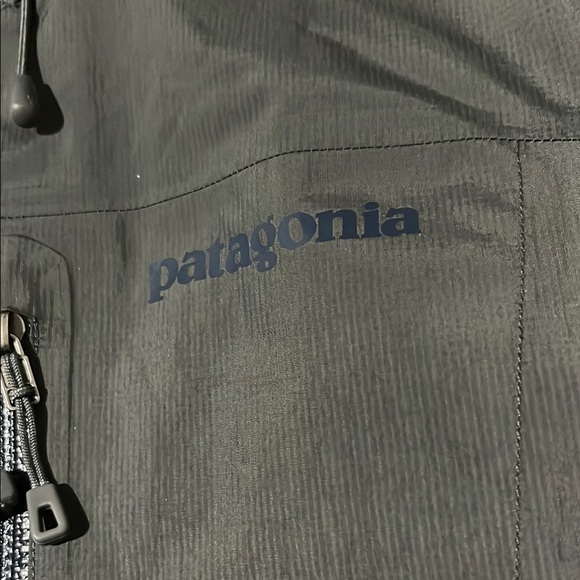 Patagonia rain Jacket - Picture 3 of 16